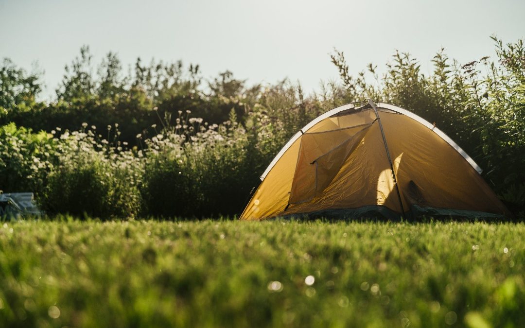 barraca de Camping isolada no meio da natureza
