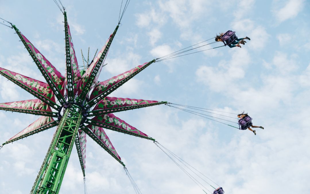 Brinquedo de uma parque de diversão para definir como ser feliz